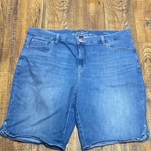 Gloria Vanderbilt Amanda size 18W Classic Blue Jean Shorts stretch casual comfy
